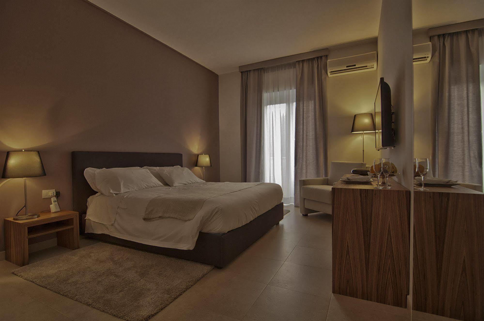Garden Hotel Мольфетта Екстер'єр фото