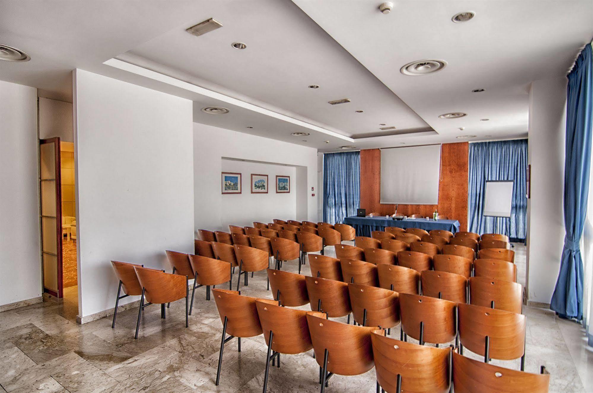 Garden Hotel Мольфетта Екстер'єр фото