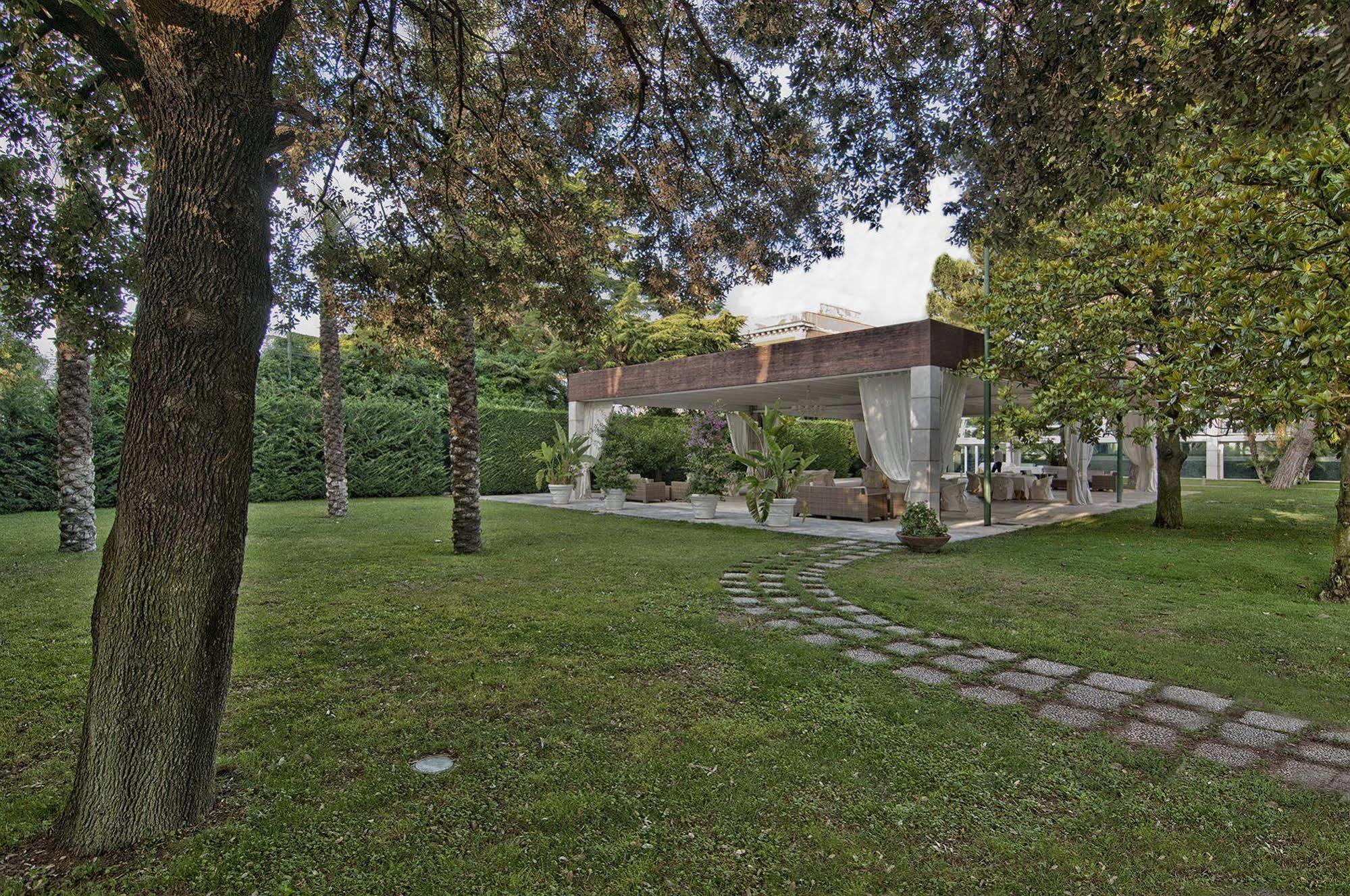 Garden Hotel Мольфетта Екстер'єр фото